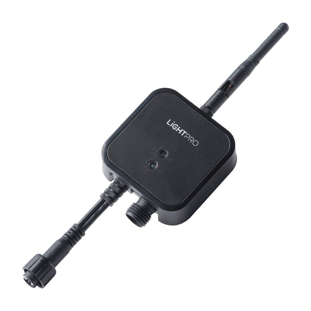 Juodas sodo apšvietimo valdiklis „Lightpro“ su išorine antena ir jungtimis