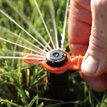 Oranžiniu raktu reguliuojama veikianti Hunter MP Rotator vejos purkštuvo galvutė