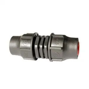 Plastikinis vamzdžių perėjimas 25x16 mm su užveržimo veržlėmis ant balto fono