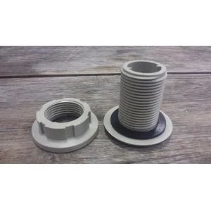 Plastikinė srieginė talpos jungtis su gumine sandarinimo tarpine ir veržle