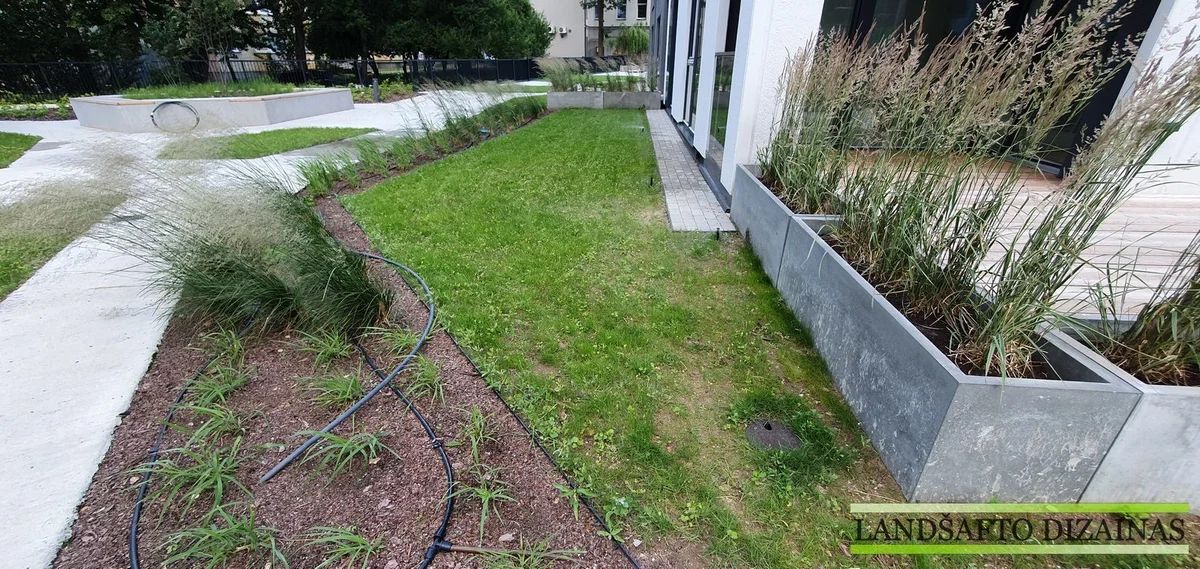 Automatinė laistymo sistema daugiabučio kieme Čeikinių g. 9
