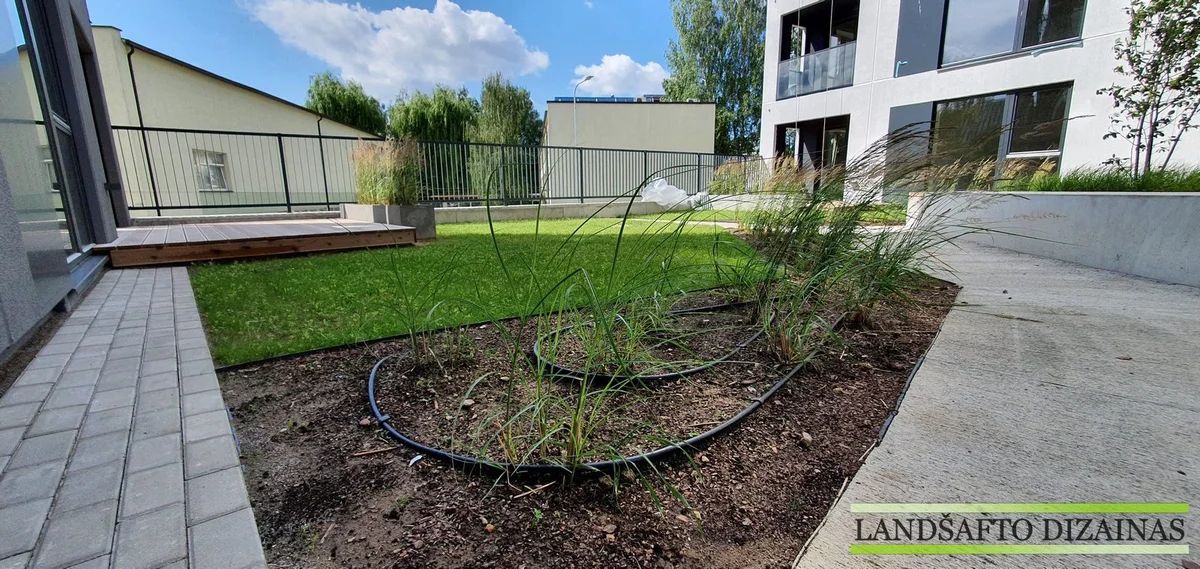 Laistymo sistema daugiabuciu kieme (5) Lašelinis drėkinimo vamzdis