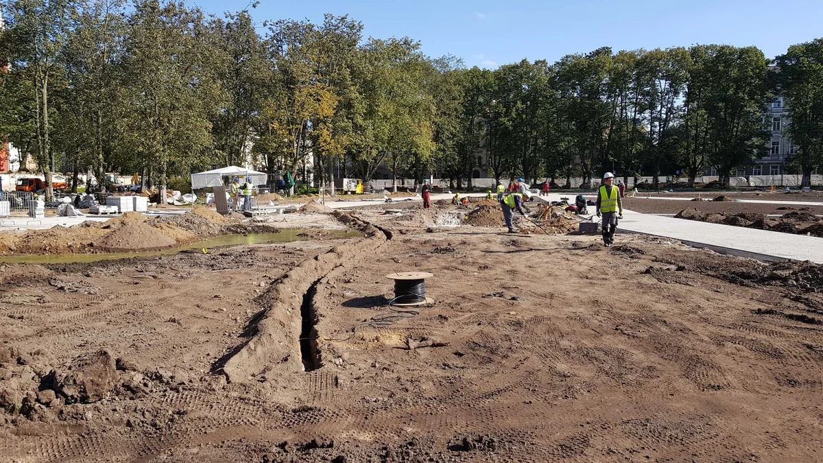 Automatine_laistymo_sistema_Lukiskiu_aikste_Vilnius (11) Automatine laistymo sistema Lukiskiu aikste Vilnius 11 scaled Automatinės laistymo sistemos įrengimas